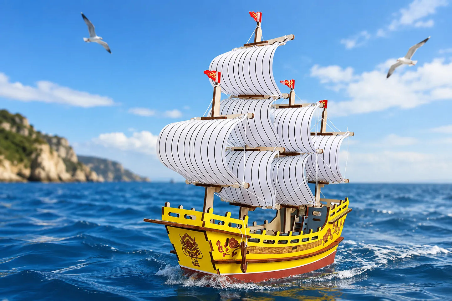 Maquette en bois - Bateau à voiles jaune