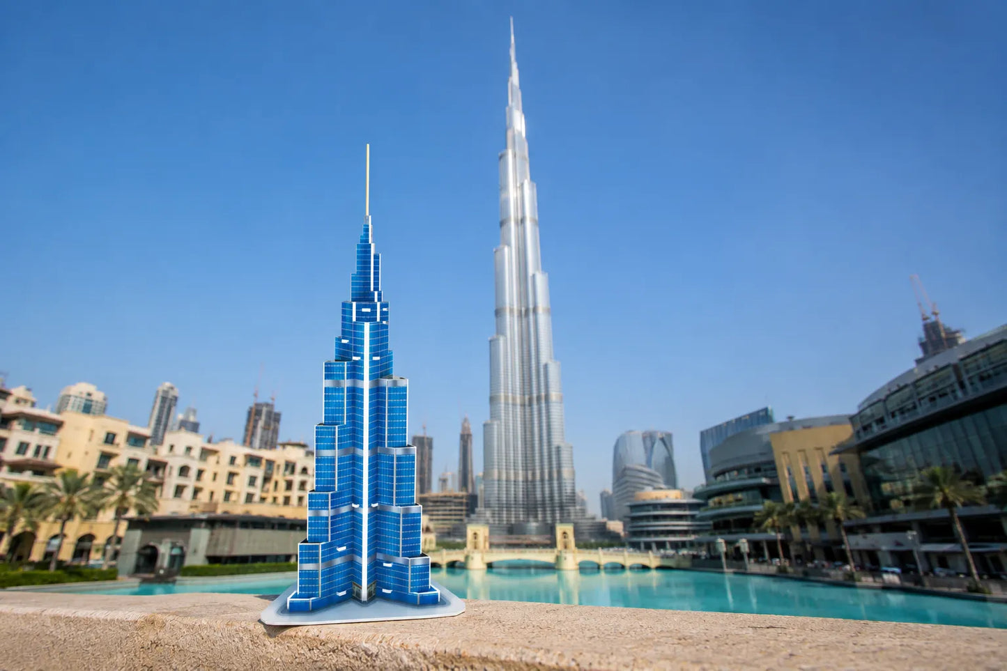 Maquette en bois - Burj Khalifa coloré