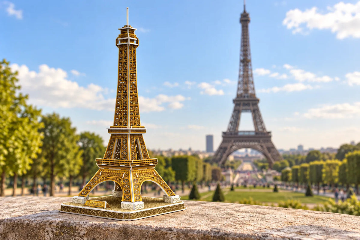 Maquette en bois - La tour Eiffel de Paris