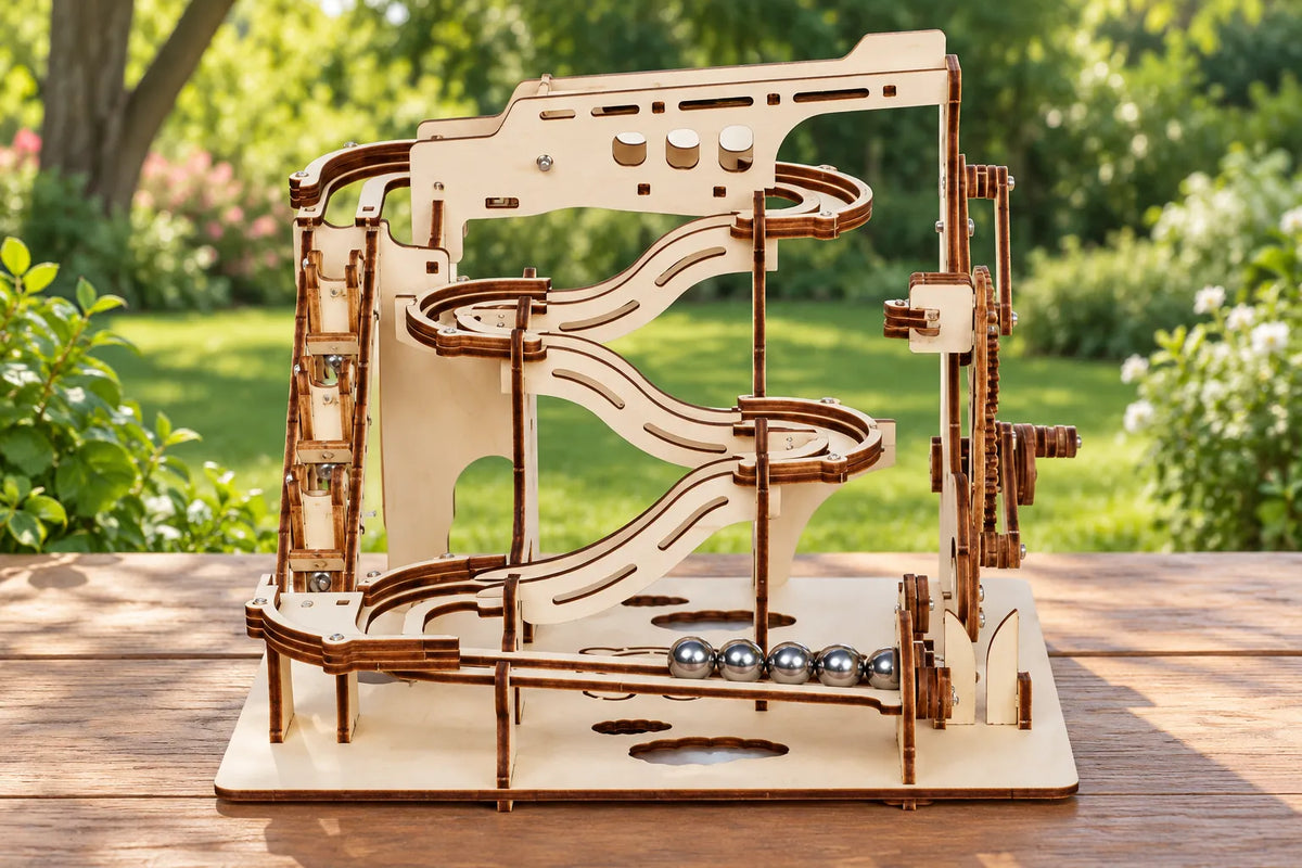 Maquette en bois - Le circuit de billes à manivelle
