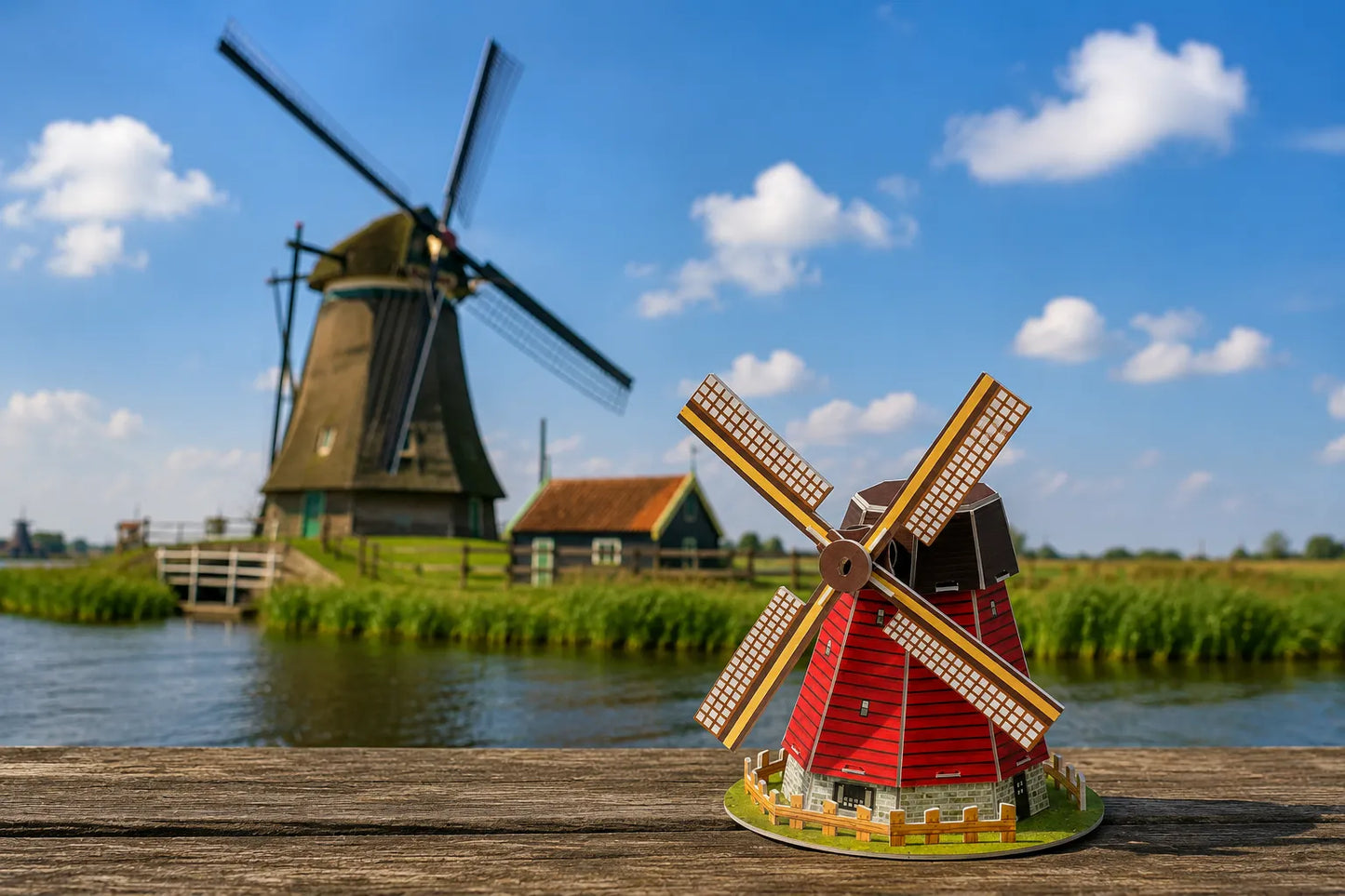 Maquette en bois - Moulin à vent néerlandais coloré