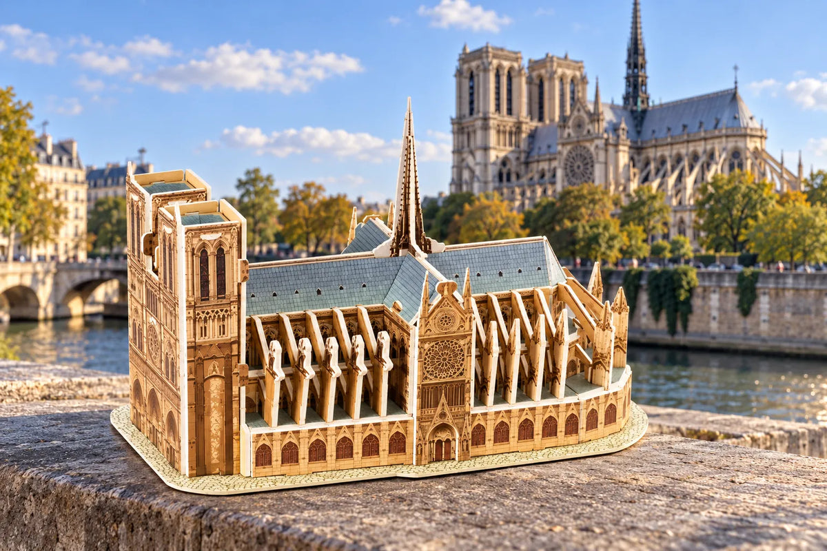 Maquette en bois - Notre Dame de Paris colorée