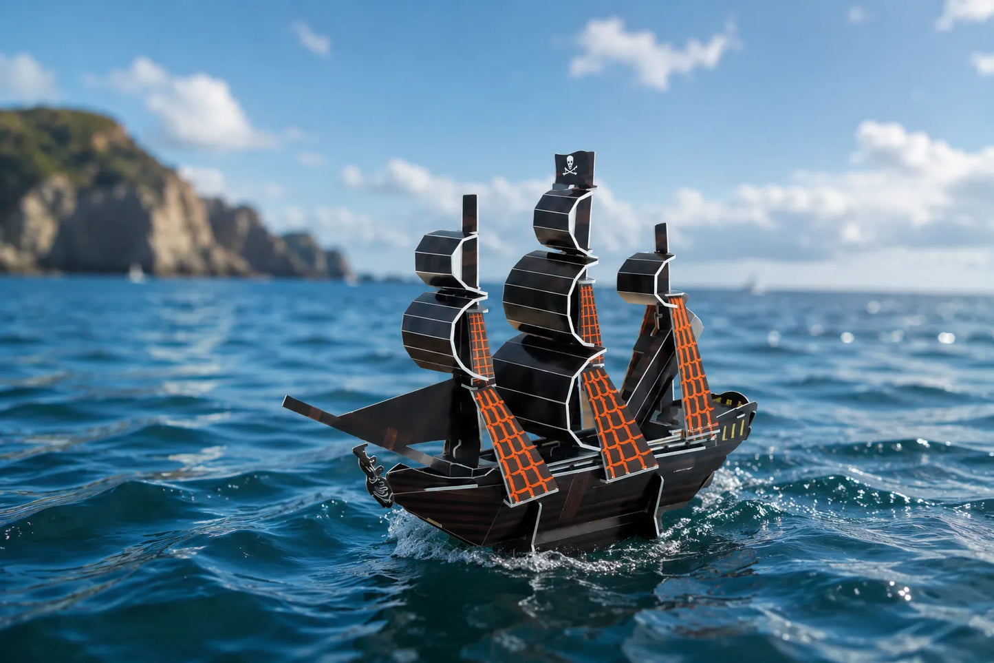 Maquette en bois - Petit bateau pirate noir