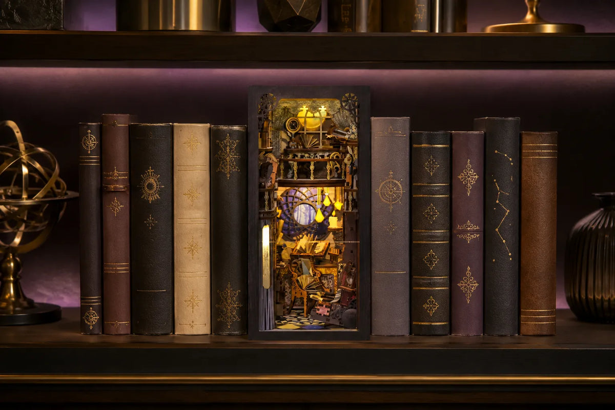Maquette en bois - Serre-livres, maison de l'astrologie