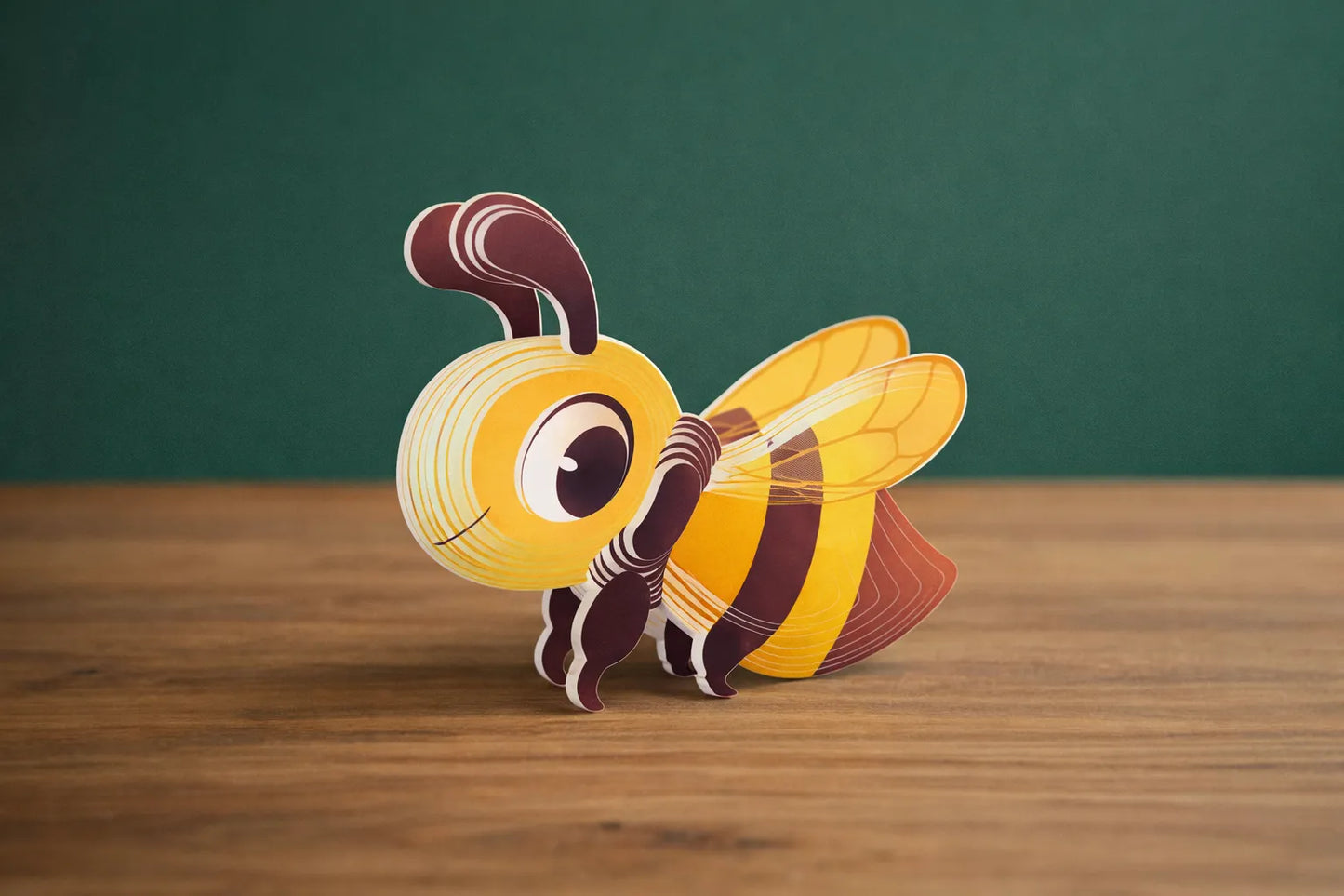 Maquette en bois - Abeille colorée