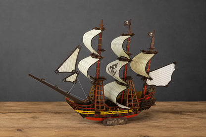Maquette en bois - Bateau pirate voiles blanches