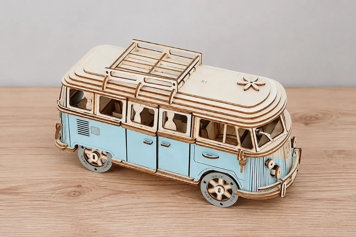 Maquette en bois - Caravane bleue