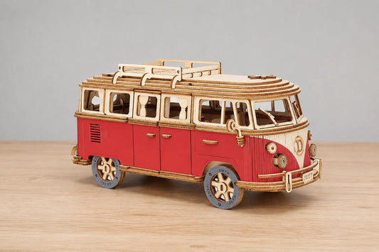 Maquette en bois - Caravane rouge
