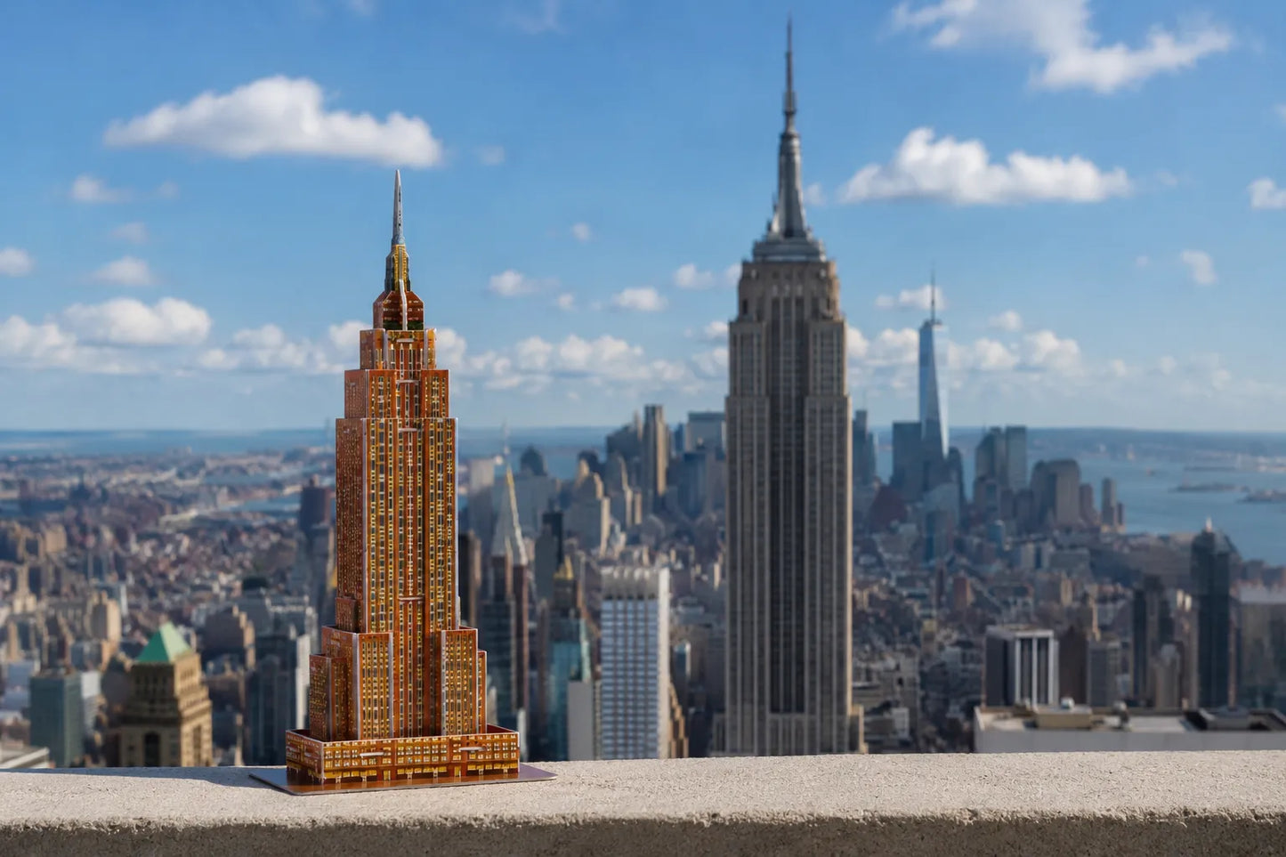 Maquette en bois - Empire State Building coloré