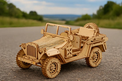 Maquette en bois d’une jeep militaire ouverte posée sur une route entourée de verdure.