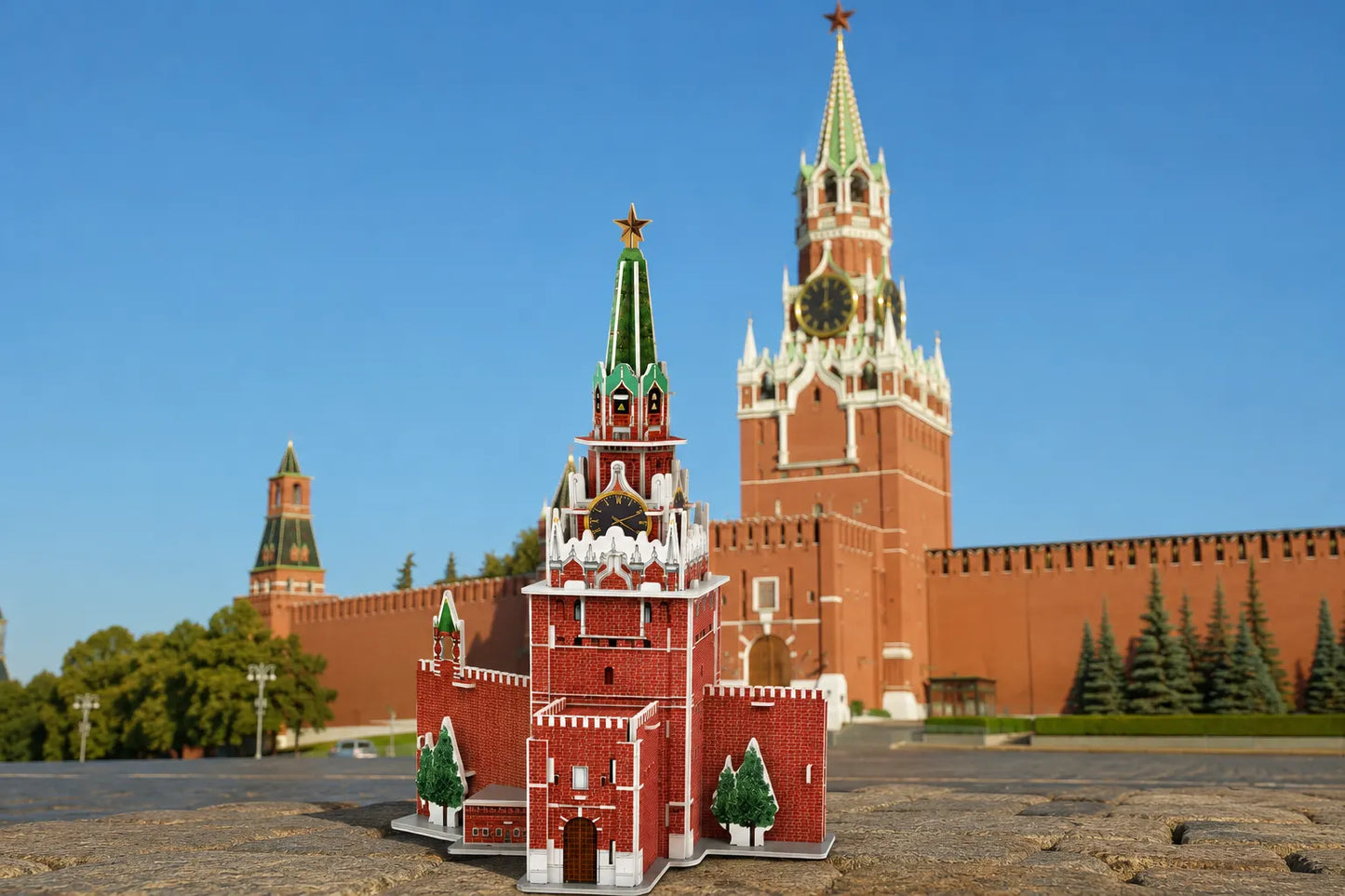 Maquette en bois - Kremlin et place rouge coloré