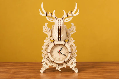 Maquette en bois - L’horloge au cerf majestueux