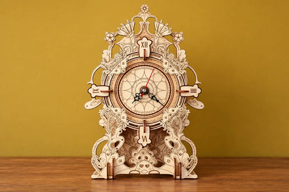 Maquette en bois - L’horloge aux ornements floraux