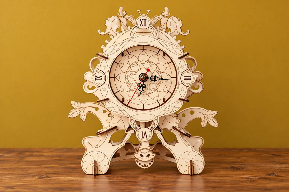 Maquette en bois - L’horloge aux volutes végétales