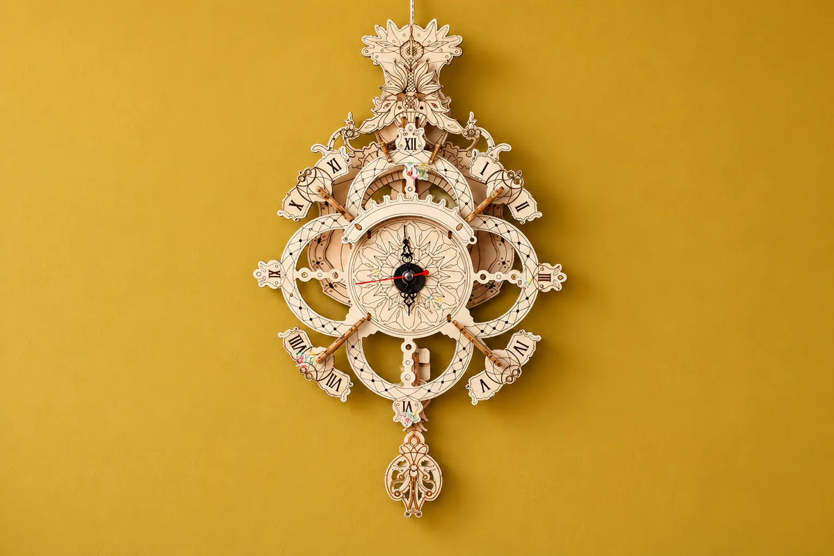 Maquette en bois - L’horloge murale aux arabesques
