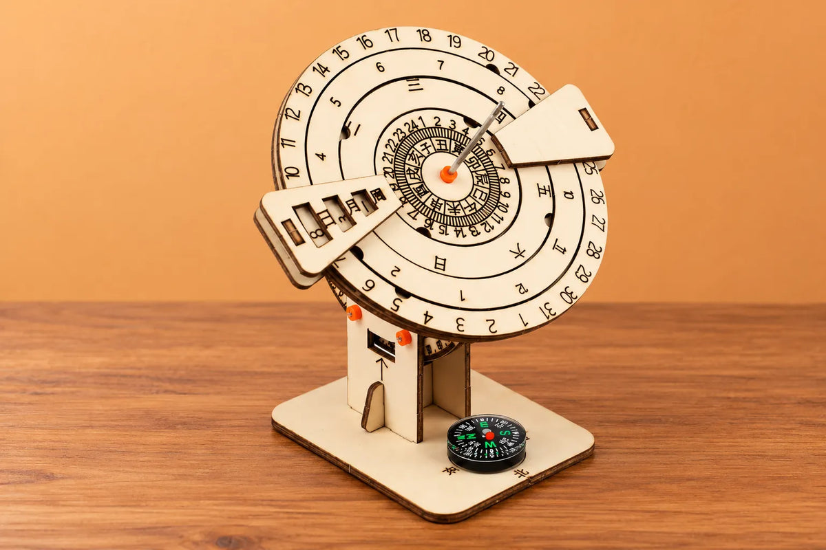 Maquette en bois - Le cadran solaire avec boussole