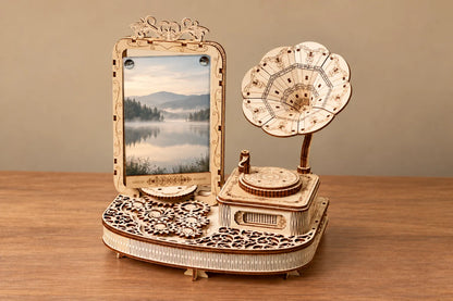 Maquette en bois - Le cadre photo musical au gramophone