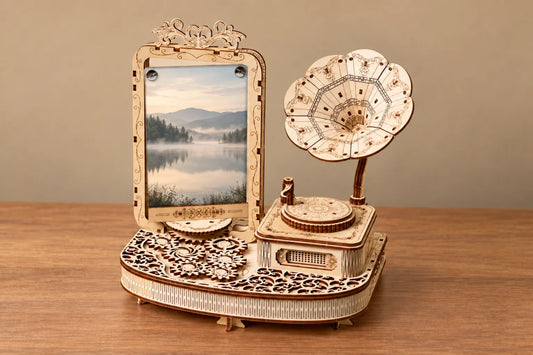 Maquette en bois - Le cadre photo musical au gramophone