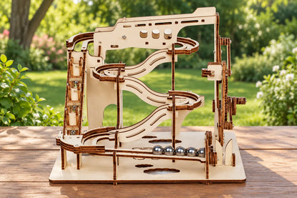 Maquette en bois - Le circuit de billes à manivelle
