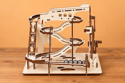 Maquette en bois - Le circuit de billes à manivelle