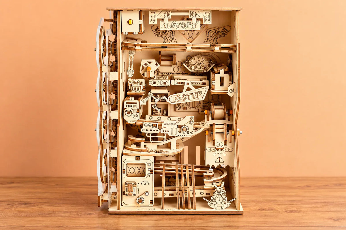 Maquette en bois - Le circuit de billes des robots
