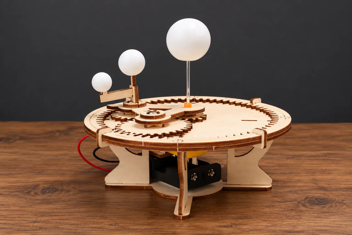 Maquette en bois - Le modèle Soleil, Terre et Lune