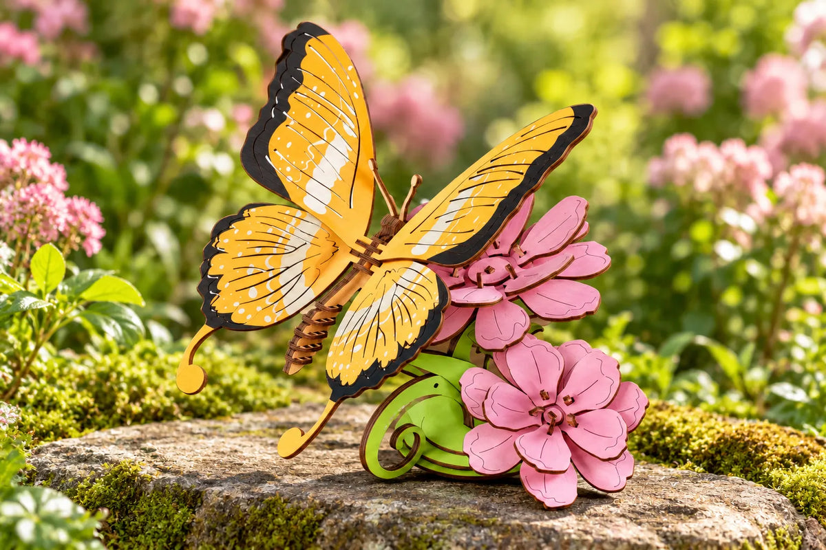 Maquette en bois - Le papillon aux fleurs roses