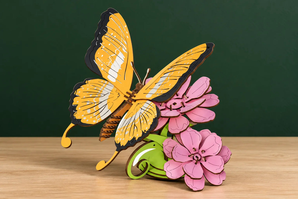 Maquette en bois - Le papillon aux fleurs roses