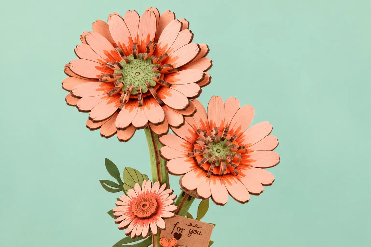 Maquette en bois - Les gerberas roses