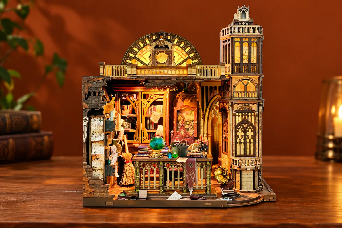 Maquette en bois - Maison à thème, l’atelier de magie