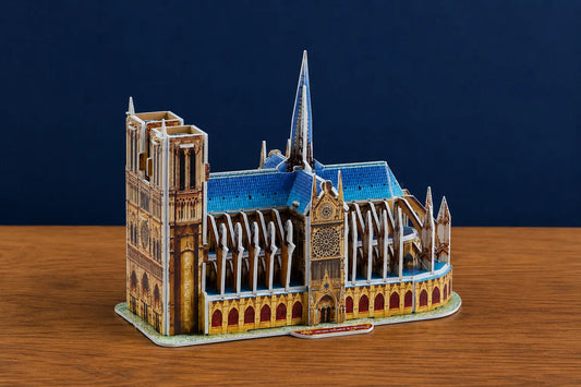 Maquette en bois - Notre Dame de Paris colorée