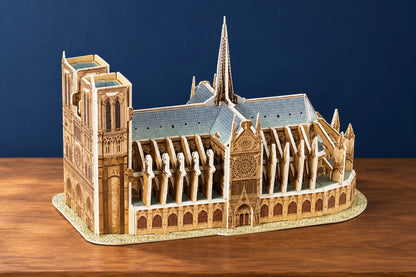 Maquette en bois - Notre Dame de Paris colorée