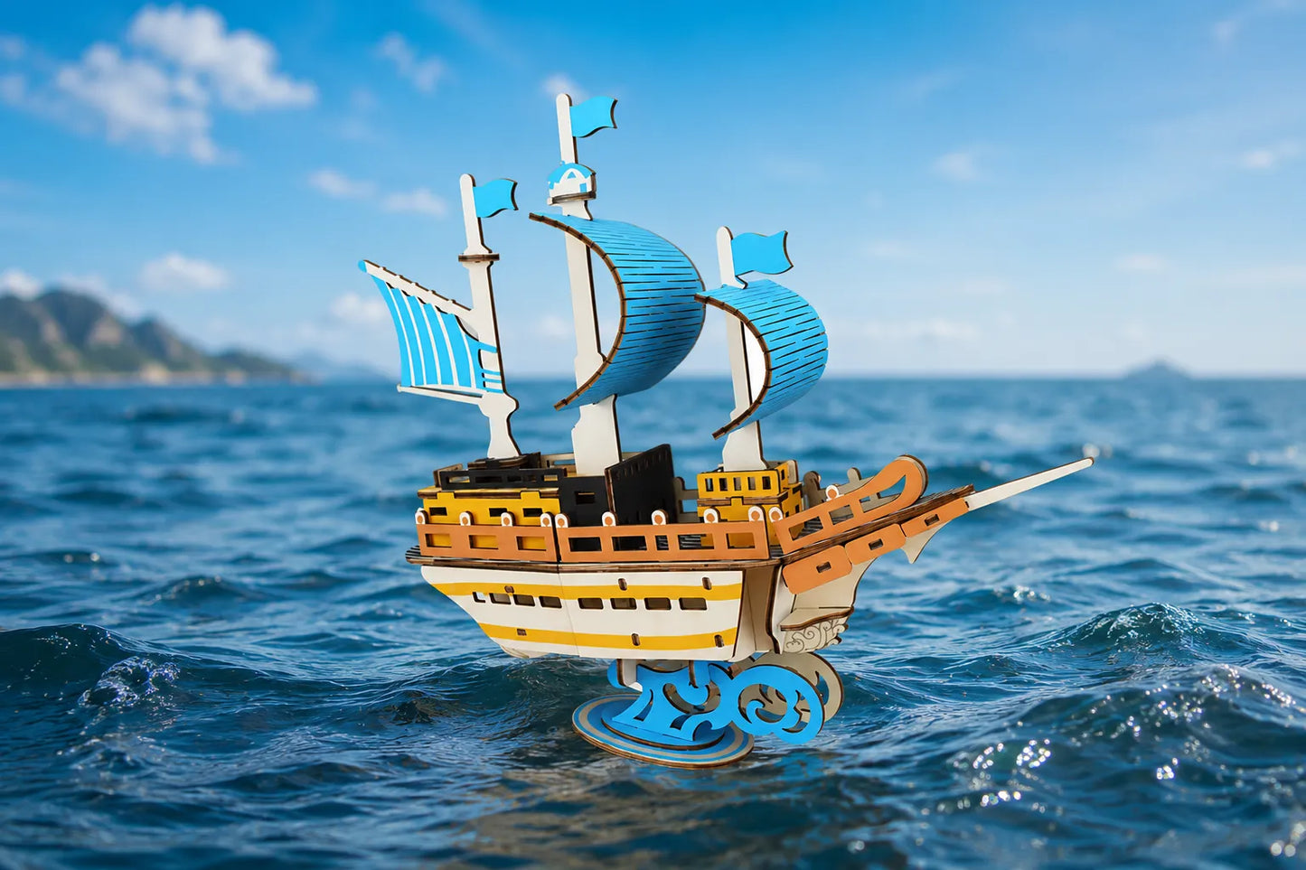 Maquette en bois - Petit bateau à voiles bleu