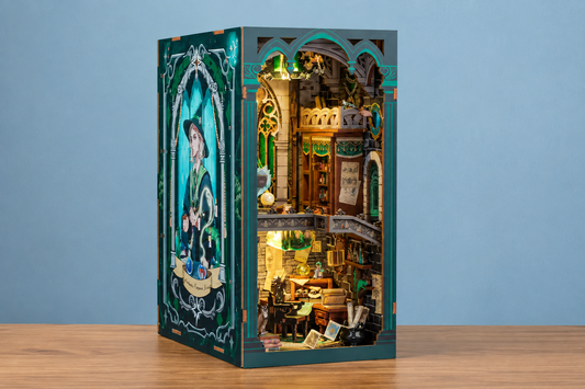 Maquette en bois - Serre-livres, atelier de sorcière