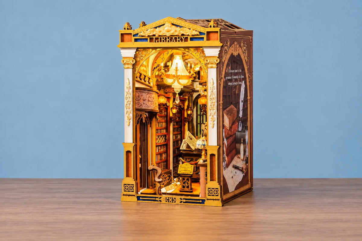 Maquette en bois - Serre-livres, bibliothèque dorée