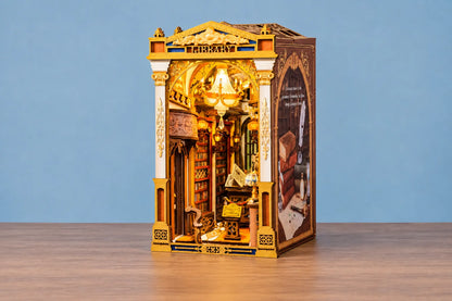 Maquette en bois - Serre-livres, bibliothèque dorée