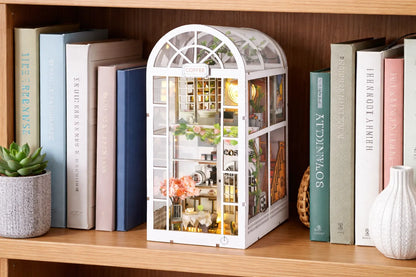 Maquette en bois - Serre-livres, café sous verrière