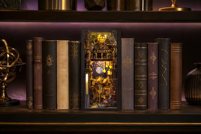 Maquette en bois - Serre-livres, maison de l'astrologie