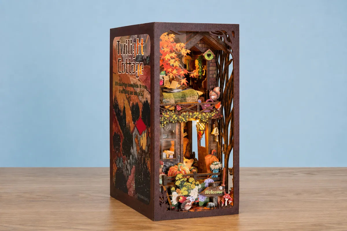 Maquette en bois - Serre-livres, maison des écureuils