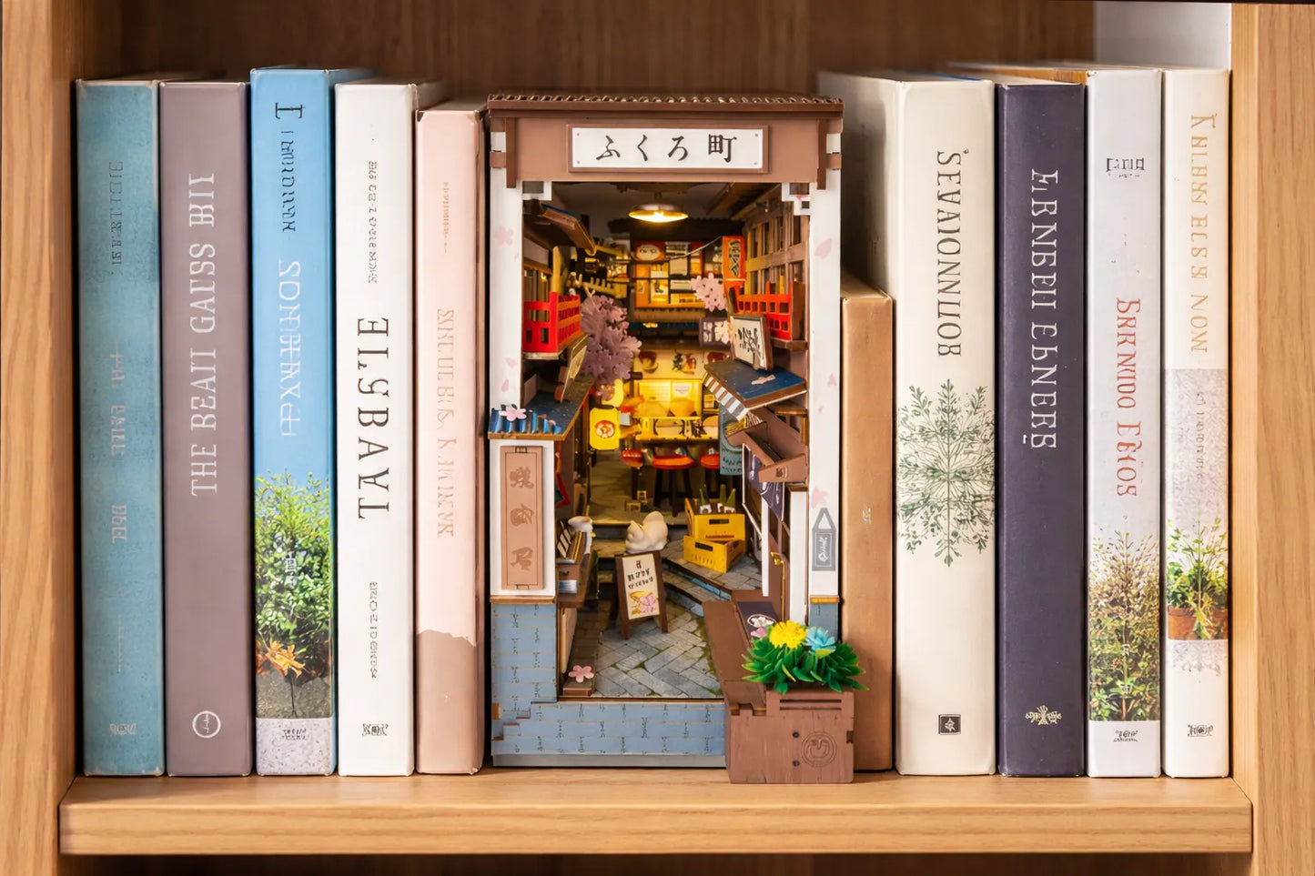 Maquette en bois - Serre-livres, rue de restaurants