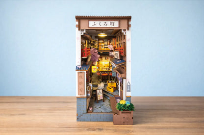 Maquette en bois - Serre-livres, rue de restaurants