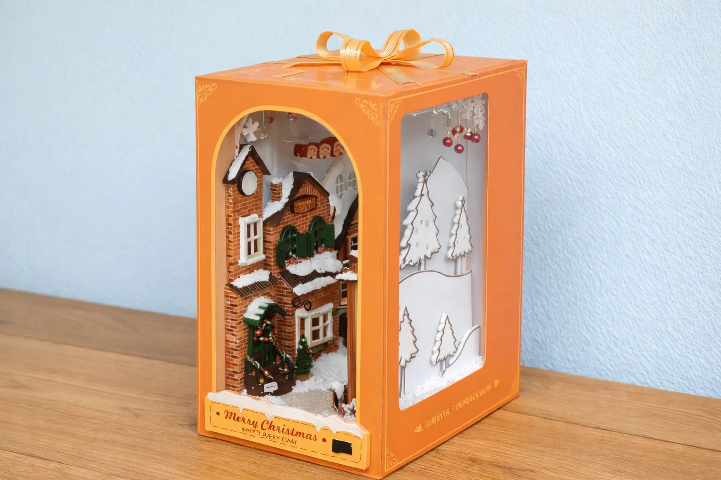 Maquette en bois - Serre-livres, ruelle à Noël