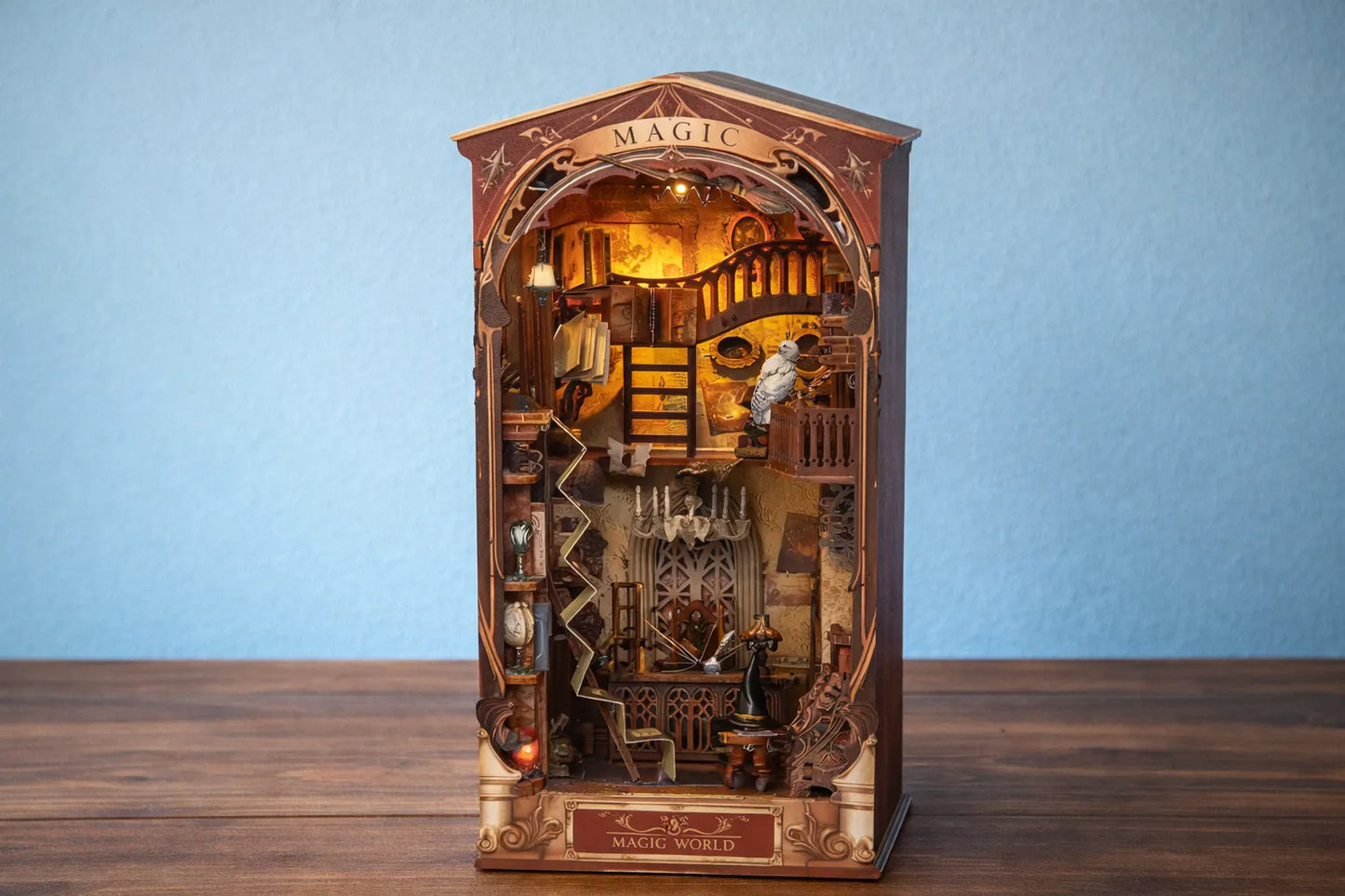 Maquette en bois - Serre-livres, salon de magicien