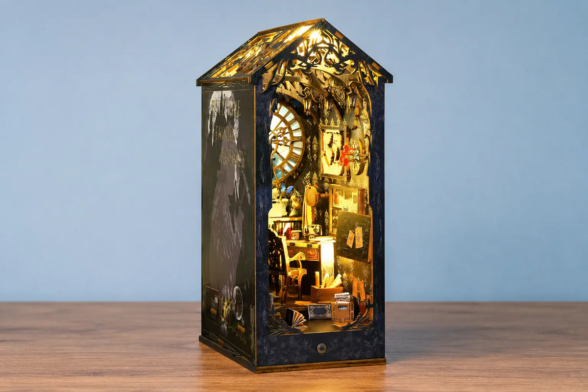 Maquette en bois - Serre-livres, salon de Sherlock Holmes