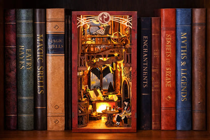 Maquette en bois - Serre-livres, sorcière au coin du feu