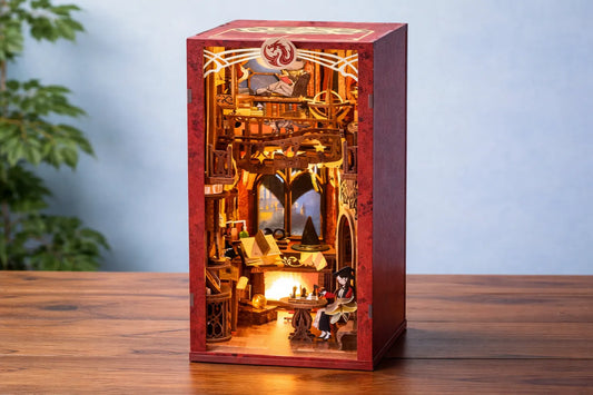 Maquette en bois - Serre-livres, sorcière au coin du feu