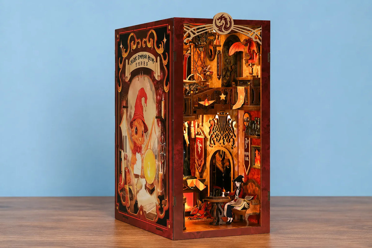 Maquette en bois - Serre-livres, sorcière au coin du feu