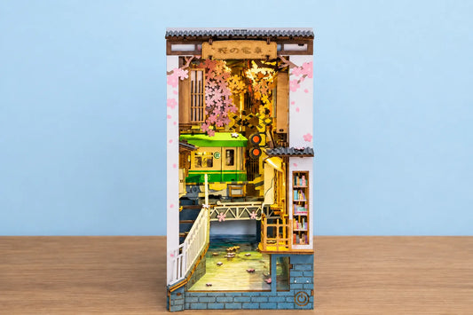 Maquette en bois - Serre-livres, train sous les cerisiers