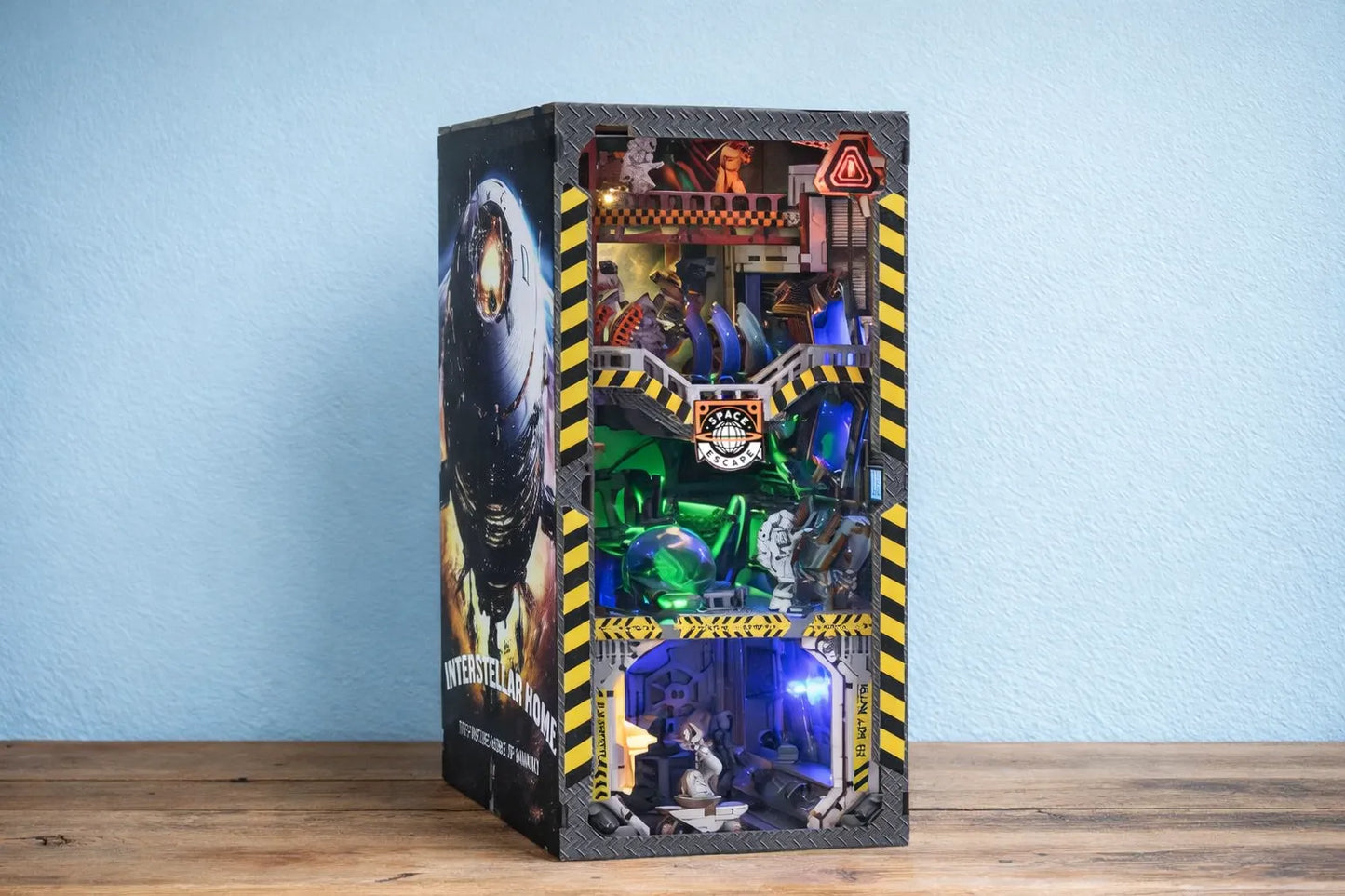 Maquette en bois - Serre-livres, vaisseau spatial