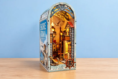 Maquette en bois - Serre-livres, village côtier